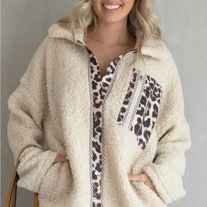 2X Sherpa Snap jacket either leopard pocket